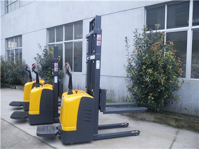 站架式電動堆高車