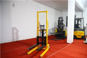 手動堆高車升高車操作培訓視頻！