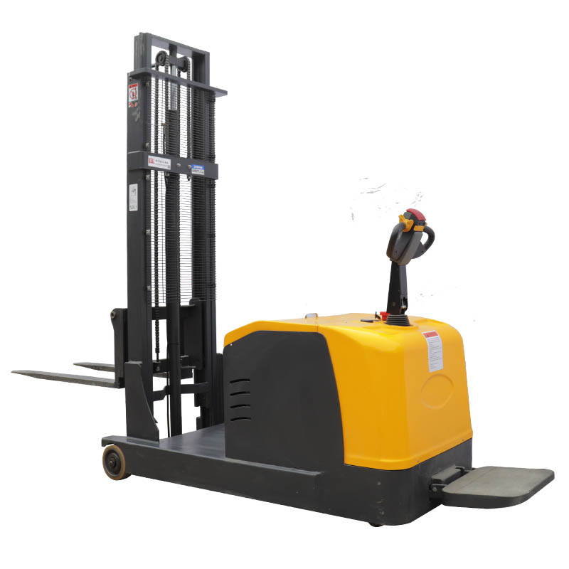 全電動堆高車生產廠家操作堆高車要注意什么