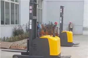 電動堆高車叉車為什么會出現漏油現象?