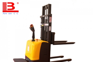 五點(diǎn)區(qū)分手動(dòng)or半電動(dòng)or全電動(dòng)堆高車(chē)!