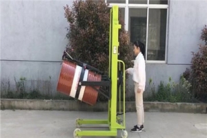 手動油桶搬運堆高車在使用中會出現哪些問題？如何快速解決？