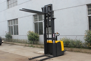 全電動搬運堆高車對工作人員有什么好處？