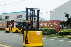 怎么正確保養電動堆高車？