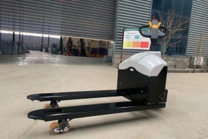 如何去除電動搬運車零件上的油污？