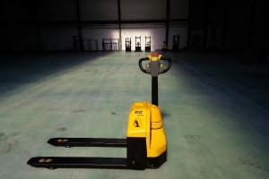 電動搬運(yùn)車的轉(zhuǎn)向系統(tǒng)分為哪些類型？