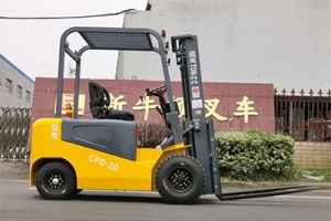 電動叉車與電動牽引車的安全行駛作業(yè)