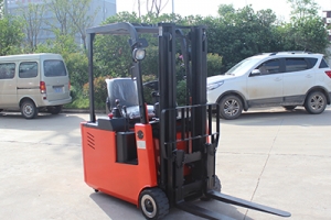 電動叉車的轉向原理