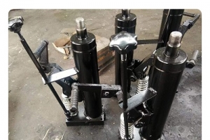 手動(dòng)堆高車漏油？自己動(dòng)手換油封！