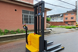 倉儲成本居高不下？步行式電動堆垛車教你高效降本！