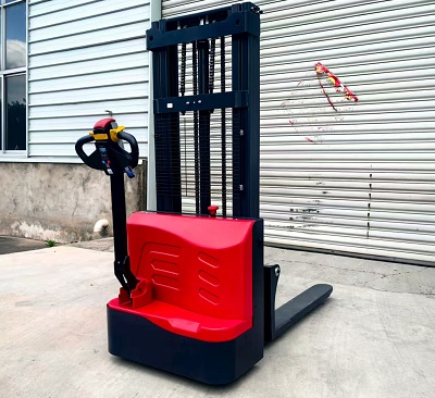 步行式堆高車：智慧倉儲的靈動之選