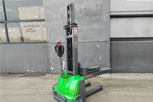 隨車叉車：物流運輸的高效靈動之翼