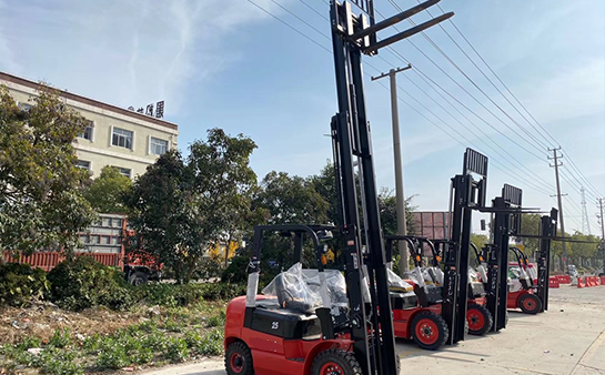 多門架電動堆高車