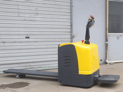 新牛盾站駕式搬運車