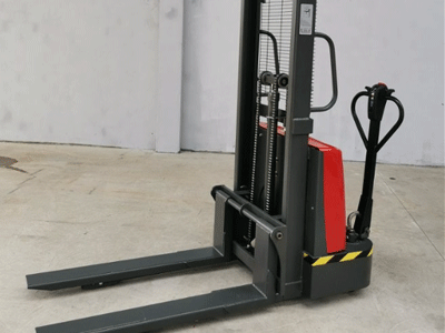 步行式堆高車展示