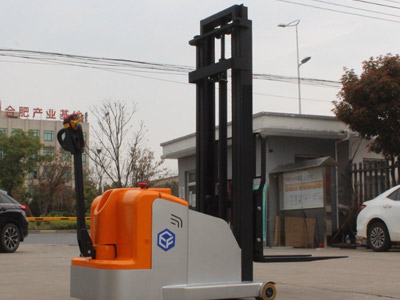 無腿設(shè)計的平衡重叉車