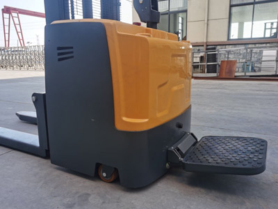 電動(dòng)叉車(chē)細(xì)節(jié)