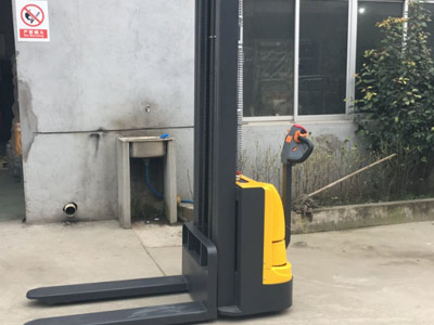 車間物料轉運選什么叉車作業合適?現在來揭曉