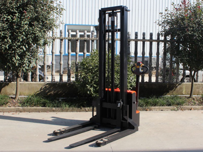 優(yōu)質(zhì)跨腿電動(dòng)堆高車