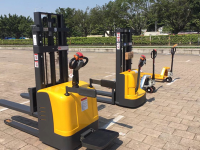 注意看!叉車作業常見違章行為千萬小心別犯