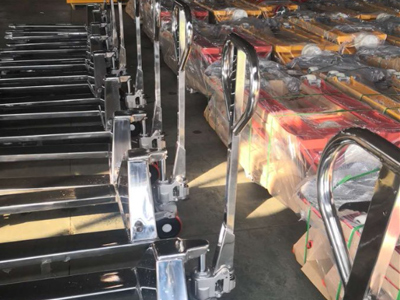 耐腐蝕搬運車選什么材質?不銹鋼地牛天選之子