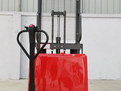 堆高車規(guī)范使用