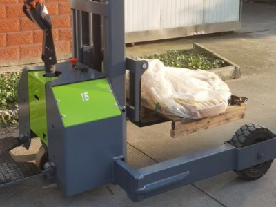 戶外作業(yè)電動(dòng)堆高車怎么選？越野款舍它其誰