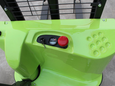 蓄電池電動叉車維修難?記住這幾點少花冤枉錢